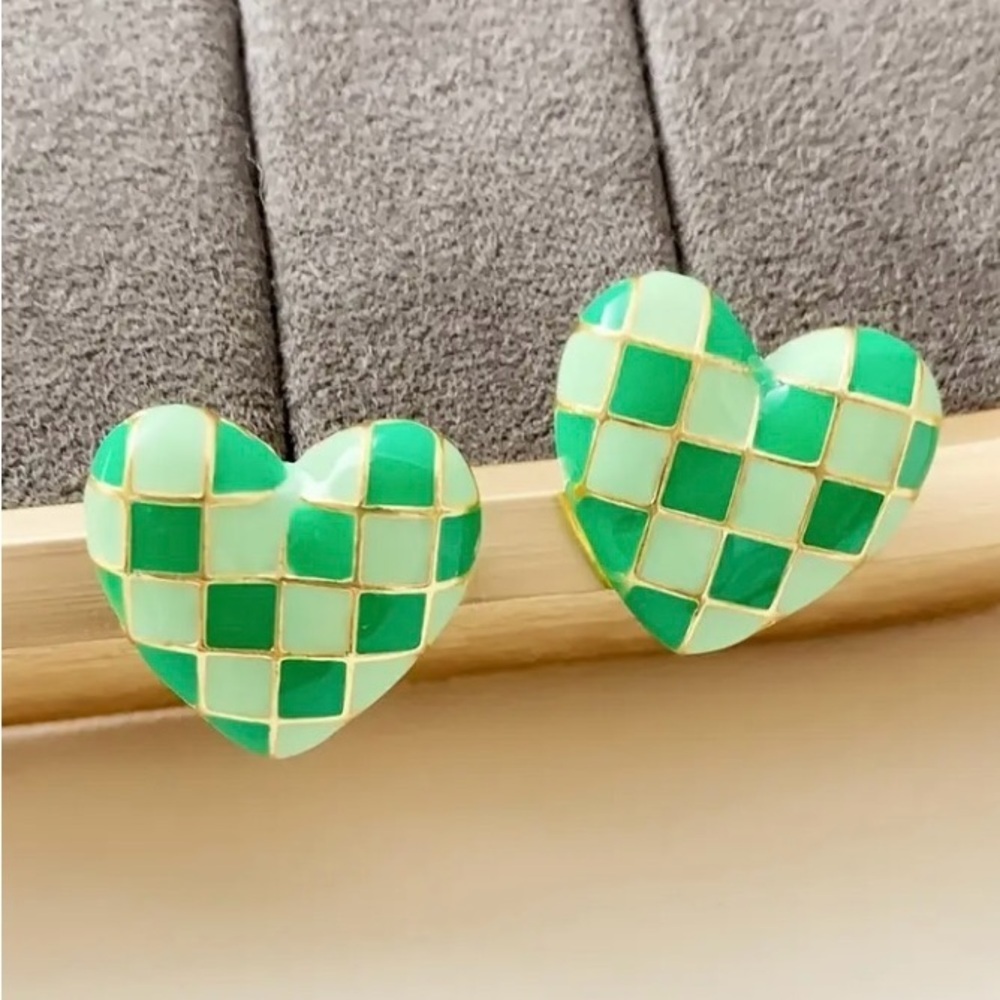 ✨ModCloth Solna Green Checkered Heart Earrings